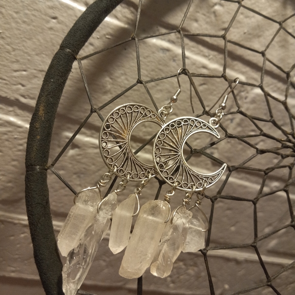 ๐ crecent moon quartz crystal earings - Picture 13 of 13